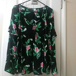 🌼Floral flowy top